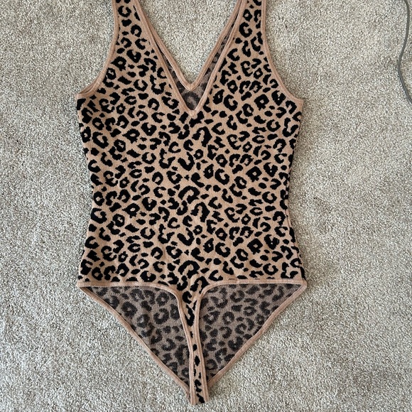 A & F leopard print knit bodysuit - Picture 3 of 4